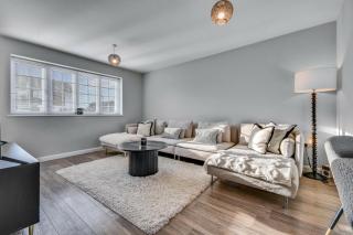 Lovely 2-Bed House with parking - 7