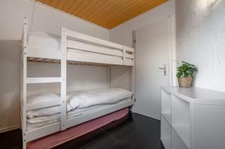 Modern Lake & Mountain View Apartment Balcony BBQ & Free Parking - 4