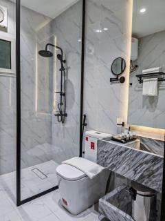 مدنايت -midnight - 2