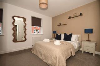 Beach Rest - Sleeps 5 great central location - 2