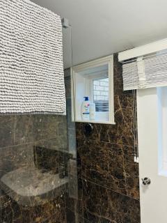 Pet friendly Cambridge townhouse with free parking - 5