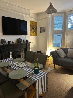 Pet friendly Cambridge townhouse with free parking - 4
