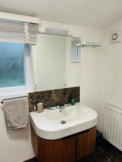 Pet friendly Cambridge townhouse with free parking - 3