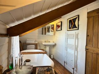 Country cottage in town - 5