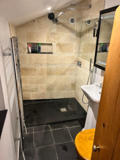 Country cottage in town - 3