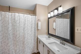 Cincinnati 3BR Retreat, Sleeps 8, Near Downtown - 1