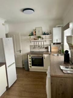 Wonky Cottage - Cayton - 2