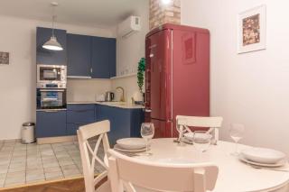 2BDR Bohemian Soho Apartment by NW - 3