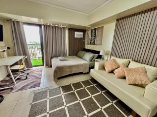 Minimalist Suite with Balcony at Serin West Tagaytay - 0