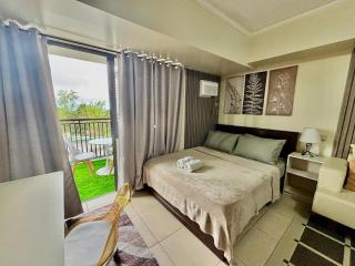 Minimalist Suite with Balcony at Serin West Tagaytay - 7