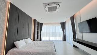 Luxurious 5-Bedroom Villa overlooking Pattaya City - 8