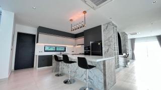 Luxurious 5-Bedroom Villa overlooking Pattaya City - 7