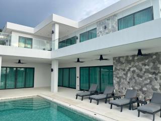 Luxurious 5-Bedroom Villa overlooking Pattaya City - 3