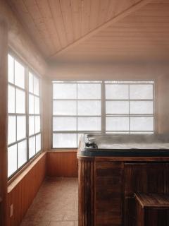 Serenity Private Hot Tub Sauna, Pool, Fiddler Lake - 3