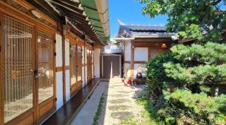 Jeonju Hanok Maeul Alkongdalkong Darakbang - 9