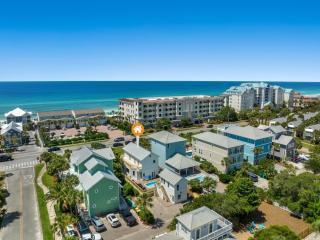 The 19Th Hole With Pool And Beach Chair Setup - 0