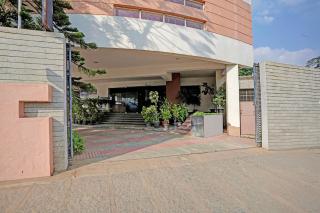 FabHotel JK Grand - 8