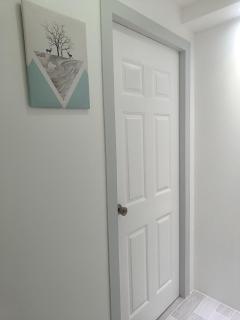 Charming 2-Bedroom Balanga Getaway with Ample Space - 4