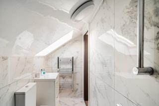 Bright & Cozy 3-Bedroom Home with Spacious Living - 6