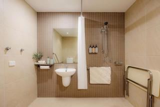 Darwin Apartment Hotel, Kitchen & Pool& Car Park - 3