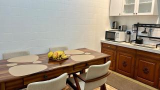 Conforto, charme e praticidade em frente à praça - 1