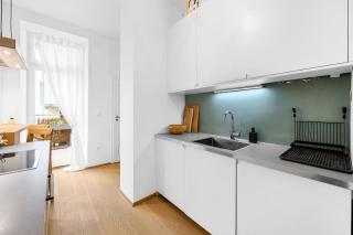 15 min to City Center Apartment next to WU and UNO - 3