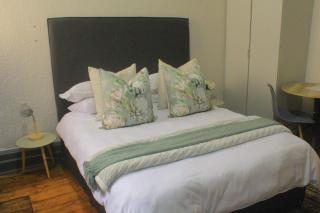 LuxeUrban Escape - 5