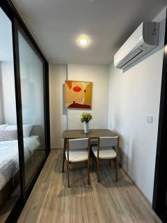 Next to the subway, Huaikhwangs most beautiful infinity pool apartment - 6