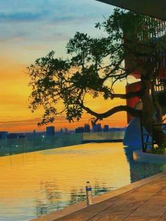 Next to the subway, Huaikhwangs most beautiful infinity pool apartment - 5