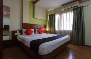 Collection O Sri Sai Palace - 9