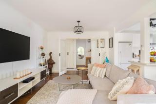 3bd 2 bthToorak Village luxurious Apartment, Relax - 8