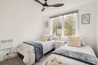 3bd 2 bthToorak Village luxurious Apartment, Relax - 7