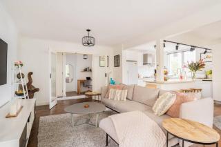 3bd 2 bthToorak Village luxurious Apartment, Relax - 3