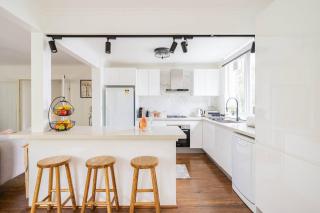 3bd 2 bthToorak Village luxurious Apartment, Relax - 2