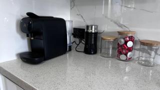 3bd 2 bthToorak Village luxurious Apartment, Relax - 1