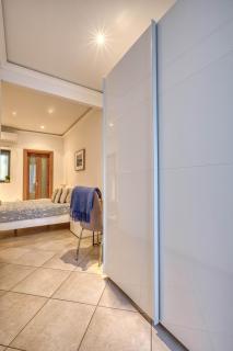 Seafront apartment in picturesque Spinola Bay - 1