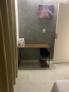 Casa 396 Angra Dos Reis Vista para o Mar, Wi-Fi, Ar, 15min do centro da cidade e Perto da Praia do Pontal ideal para grupos que vai de família, amigos ou casal, estacionamento no local privado - Angra dos Reis - 5