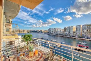 Seafront apartment in picturesque Spinola Bay - 0