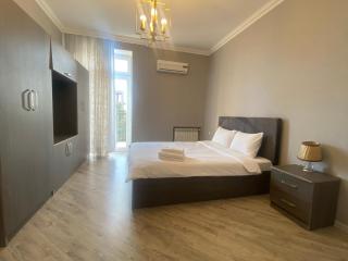 Spacious Central 3 bedroom apt by Boulevard, F1 view - 9