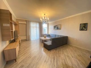 Spacious Central 3 bedroom apt by Boulevard, F1 view - 8