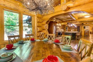 Private Hot Tub and Home Theater Ranger Log Cabin! - Ranger - 3