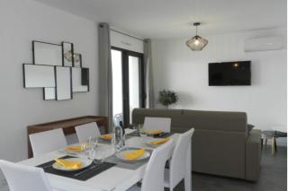 Superb two-bedroom apartment with golf course views - Marina - 9