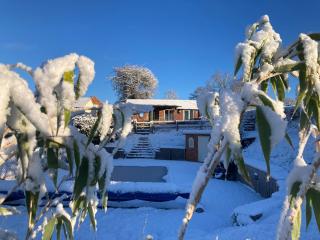 The Gin Palace with cozy logburner - Wrexham - 9