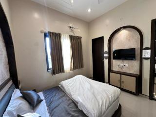 Hotel Omkareshwar Jyotirling Inn - 1