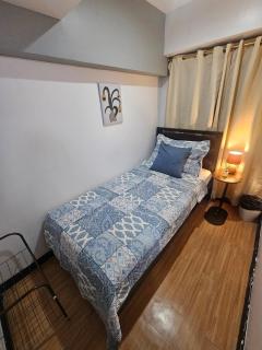 Casa Rosa2 2BR loft in BGC with 55 Smart TV 5 pax - 4