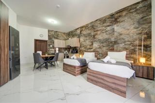 OpenPlan Penthouse with Private Terrace, Wifi & AC by 360 Estates - 6