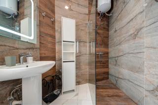 OpenPlan Penthouse with Private Terrace, Wifi & AC by 360 Estates - 3