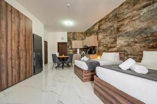 OpenPlan Penthouse with Private Terrace, Wifi & AC by 360 Estates - 7