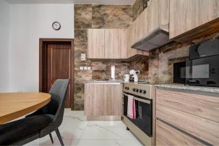 OpenPlan Penthouse with Private Terrace, Wifi & AC by 360 Estates - 4