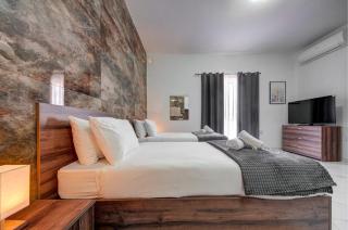 OpenPlan Penthouse with Private Terrace, Wifi & AC by 360 Estates - 9